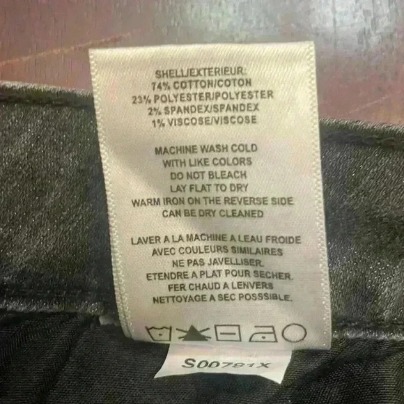 VIGOSS Marley Midrise Cuff Distressed
Short IN Black size 16W - Picture 6 of 9